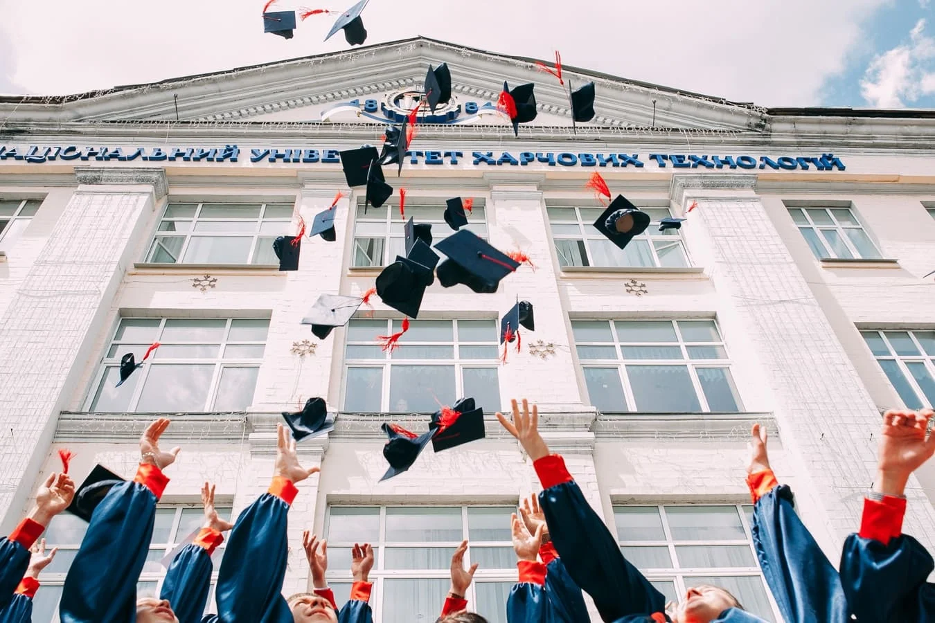 students graduating with student loans